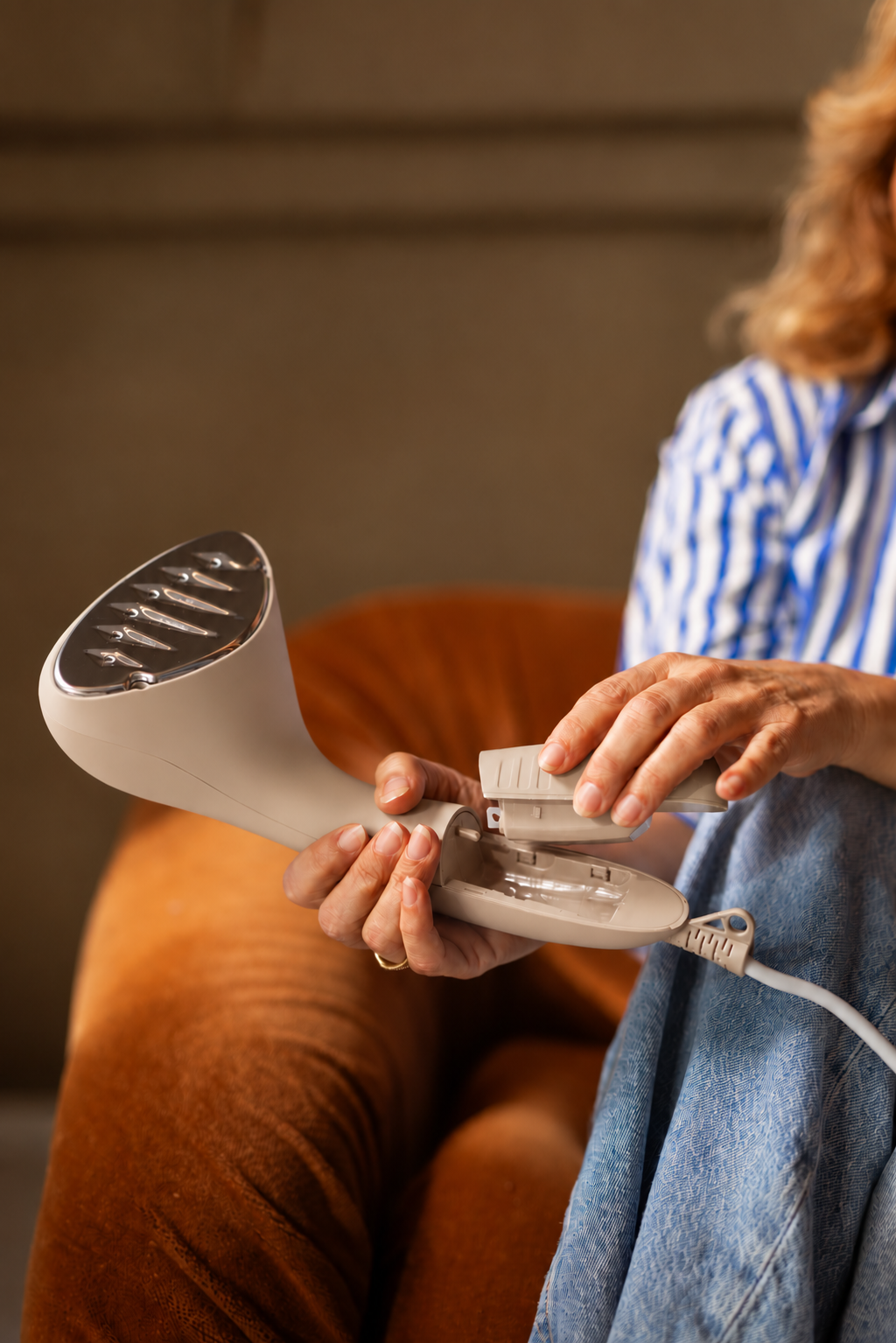Clothes Steamer — Sand